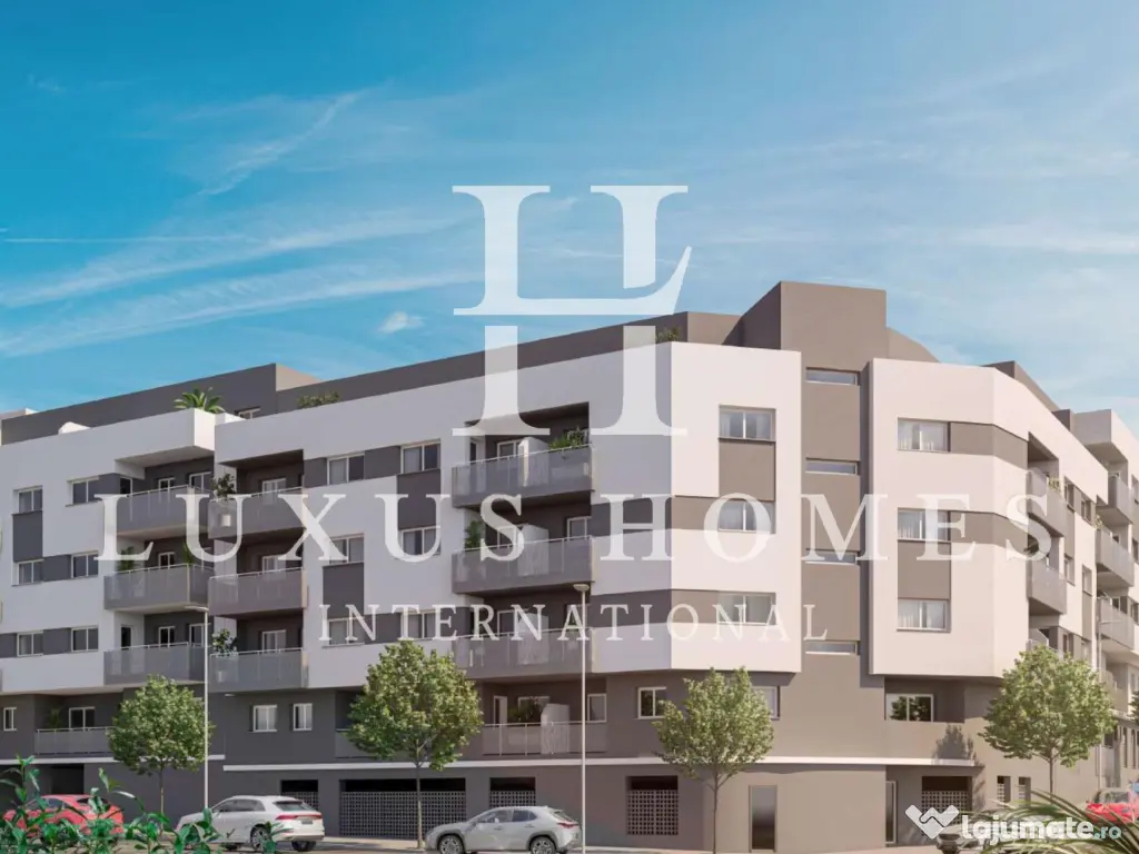 Apartament la parter, cu piscină, terasă și vedere la mare, lângă plaja 