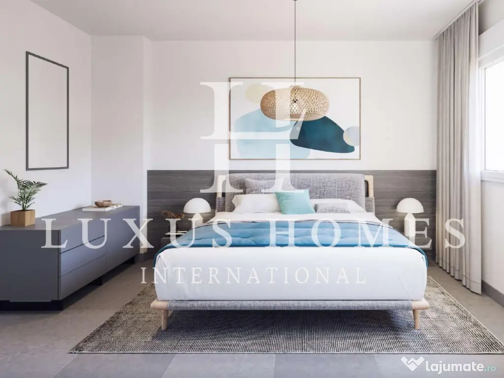 Apartament la parter, cu piscină, terasă și vedere la mare, lângă plaja 