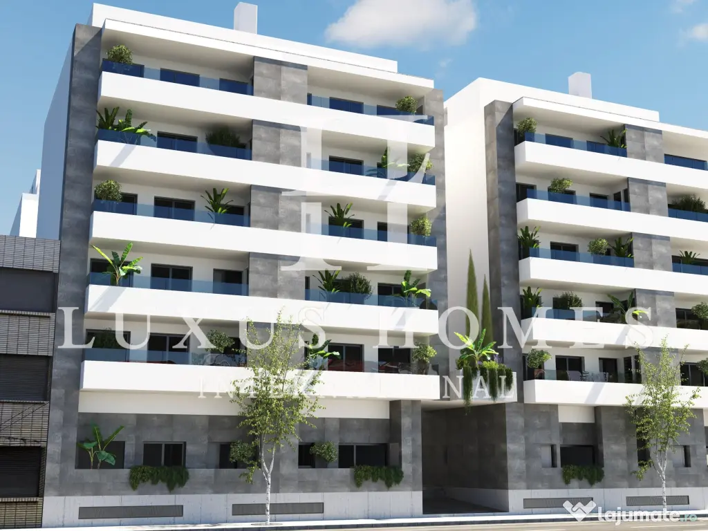 Apartament de lux la parter, cu terasă și piscină, situat într-o zonă premium 