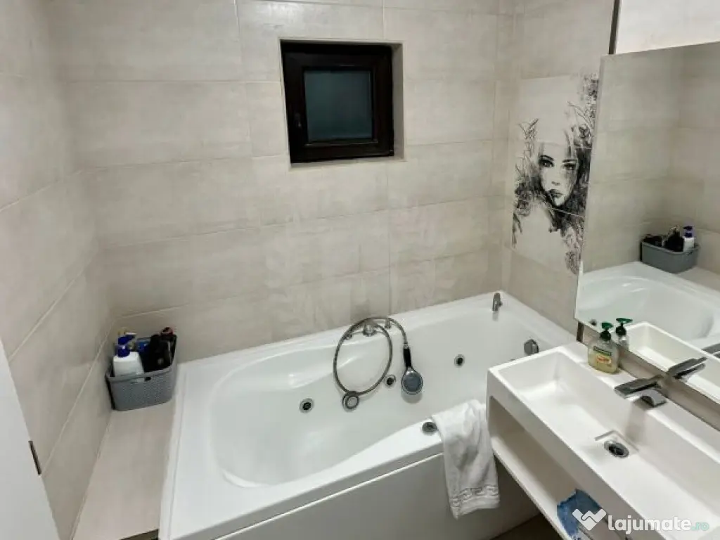 //4 CAMERE ULTRACENTRAL// 93 MP// 2 BALCOANE INCHISE//BOXA 