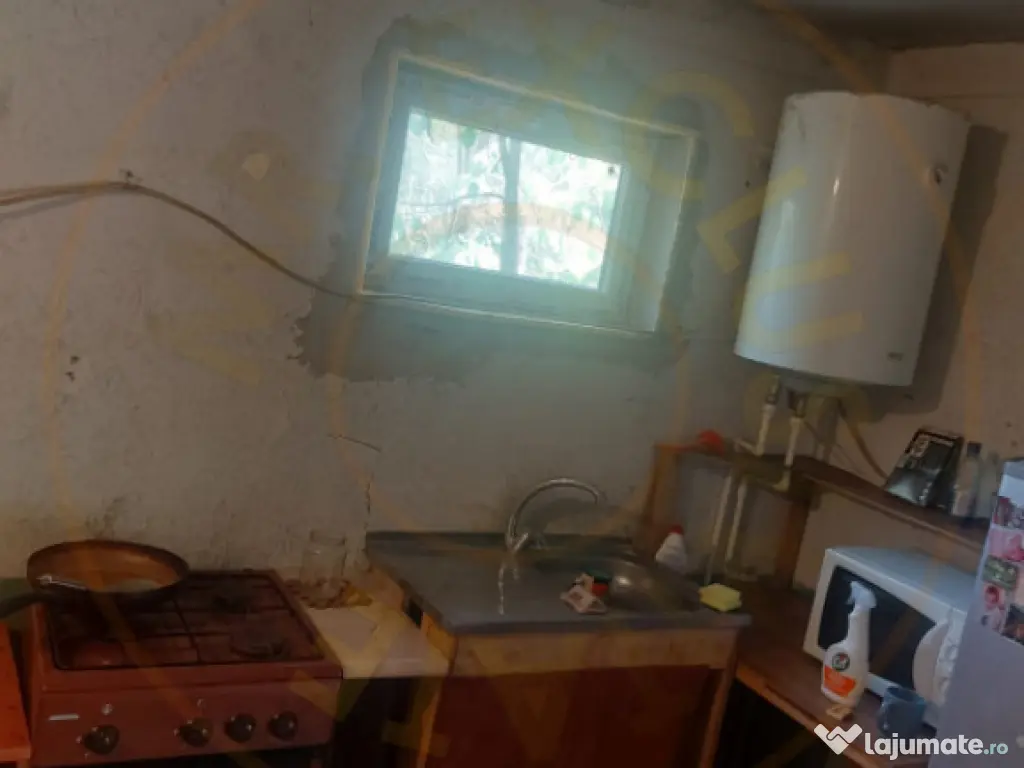 Casa de renovat cu teren 2570 mp in loc. Teiu jud. Arges 