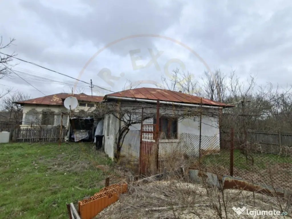 Casa de renovat cu teren 2570 mp in loc. Teiu jud. Arges 