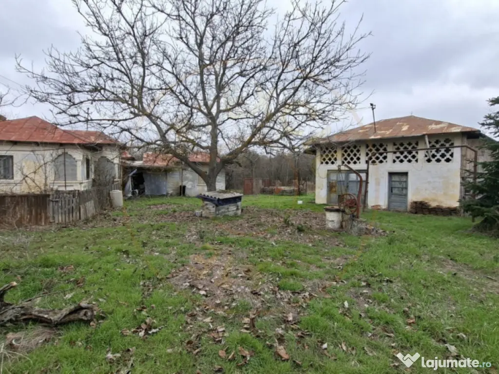 Casa de renovat cu teren 2570 mp in loc. Teiu jud. Arges 