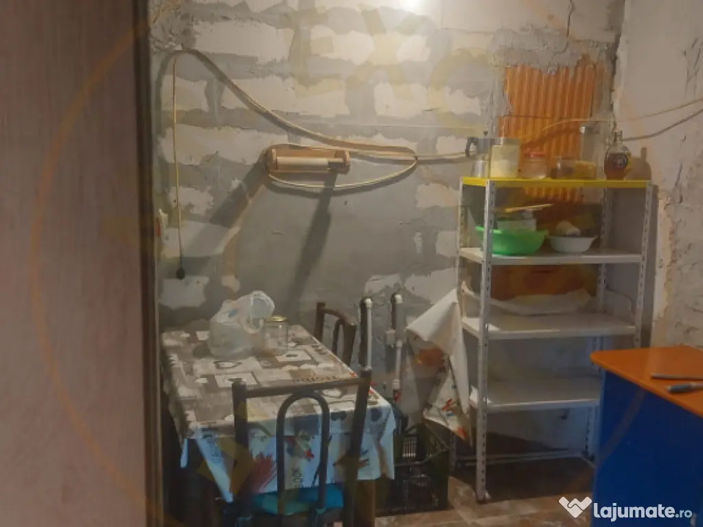 Casa de renovat cu teren 2570 mp in loc. Teiu jud. Arges 