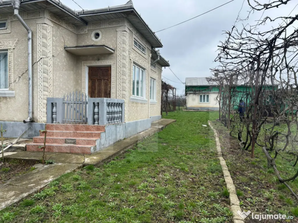 Casă din caramida, Calinesti cu teren 5810 mp. 