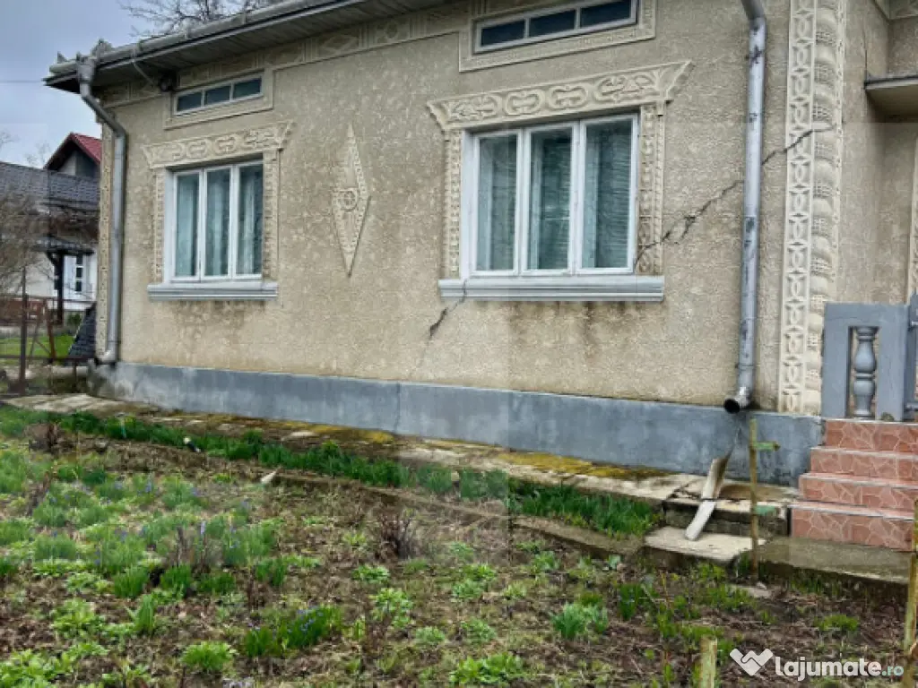 Casă din caramida, Calinesti cu teren 5810 mp. 