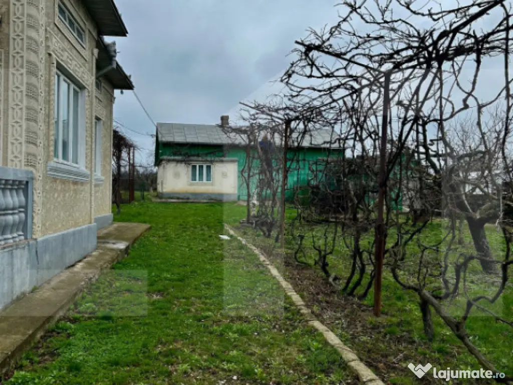 Casă din caramida, Calinesti cu teren 5810 mp. 