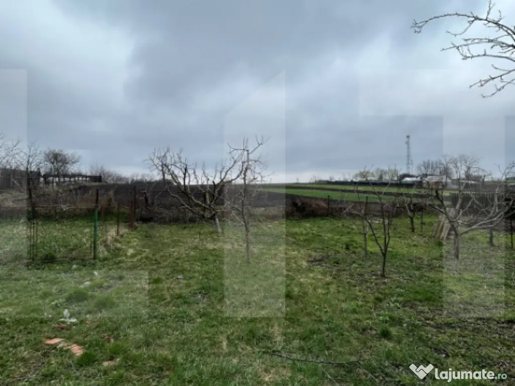 Casă din caramida, Calinesti cu teren 5810 mp. 