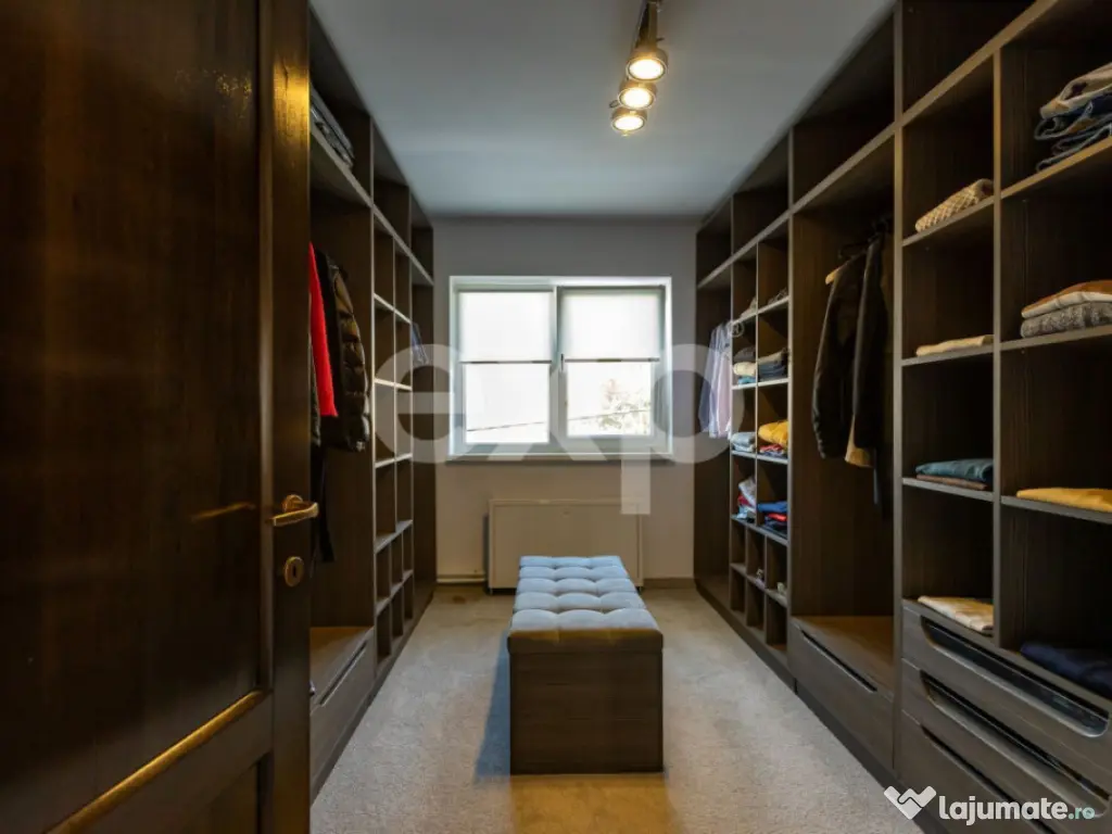 Casă/Vilă duplex cu 5 camere de vânzare, strada 9 Mai- zo 