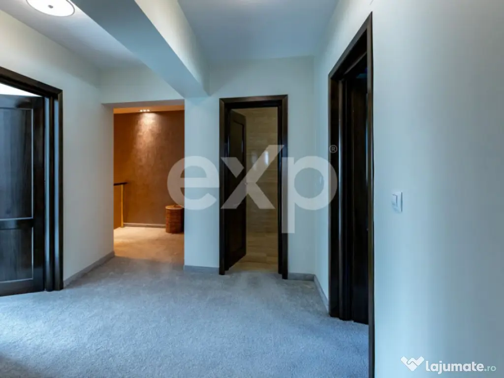 Casă/Vilă duplex cu 5 camere de vânzare, strada 9 Mai- zo 