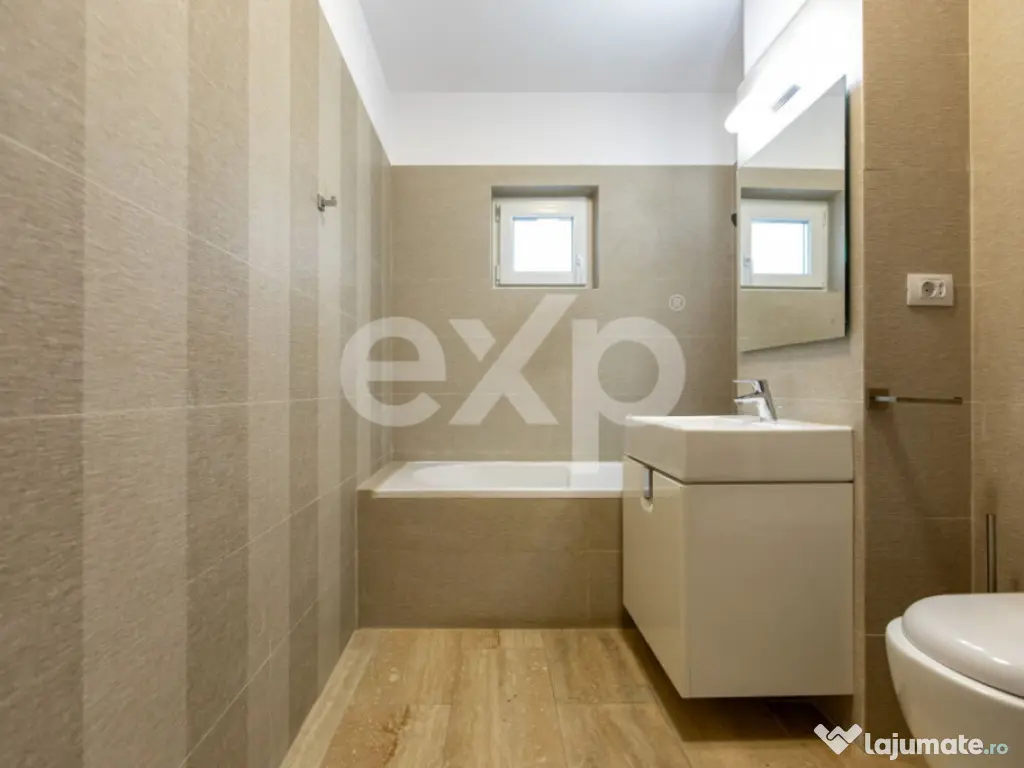 Casă/Vilă duplex cu 5 camere de vânzare, strada 9 Mai- zo 