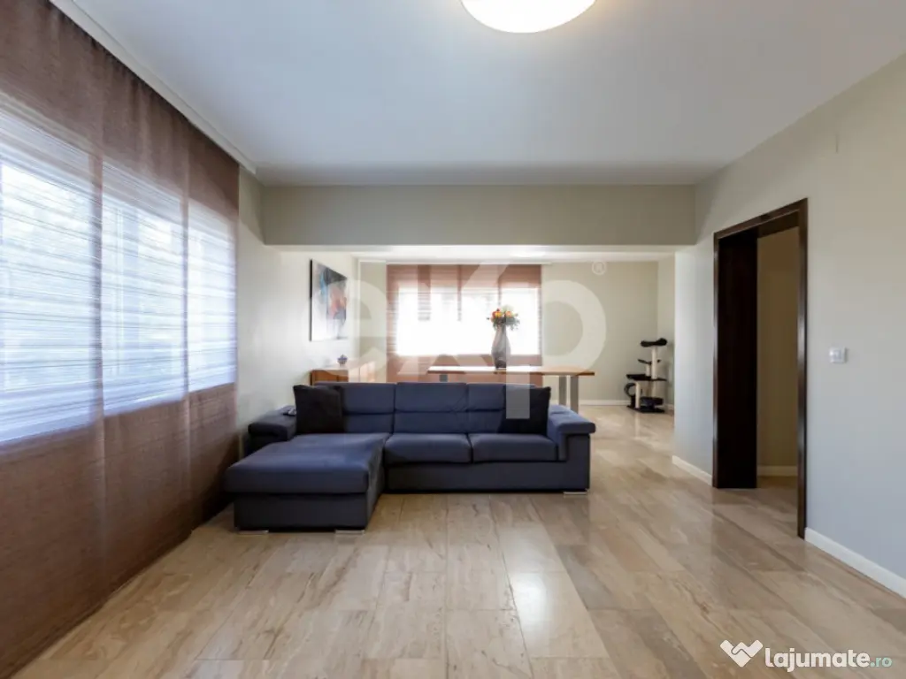 Casă/Vilă duplex cu 5 camere de vânzare, strada 9 Mai- zo 