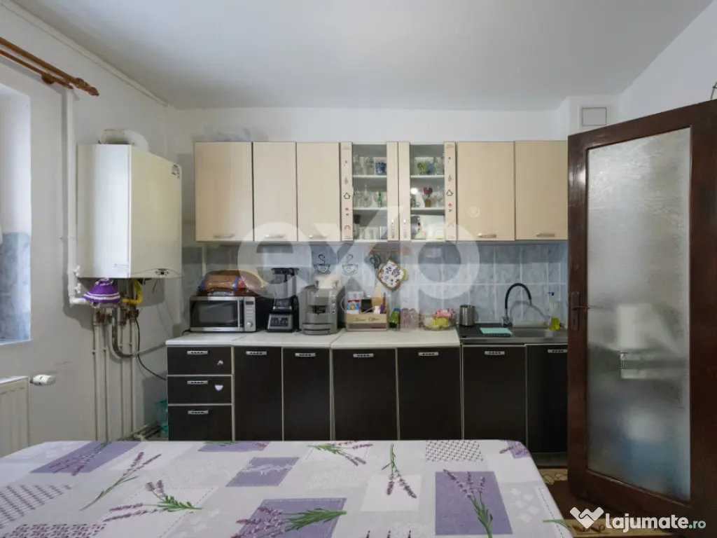 De vânzare apartament 3 camere decomandate, parter, stațiu 