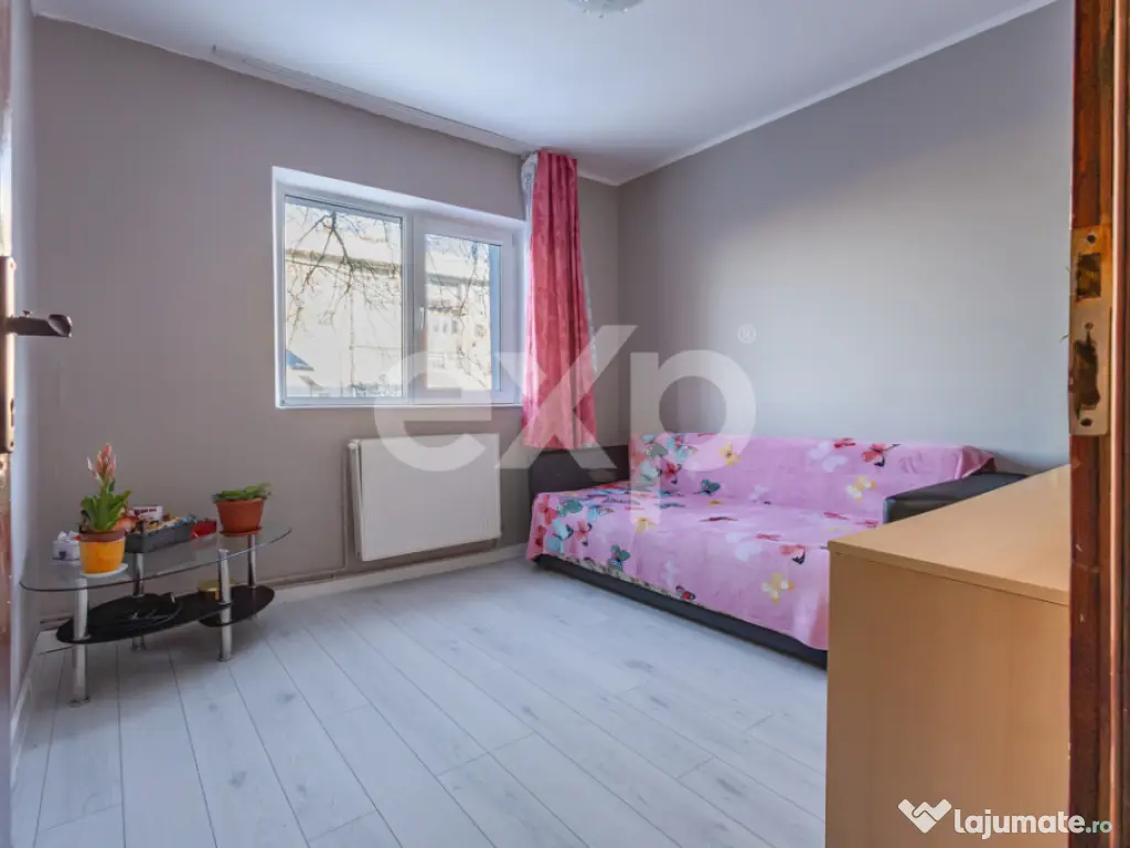 De vânzare apartament 3 camere decomandate, parter, stațiu 