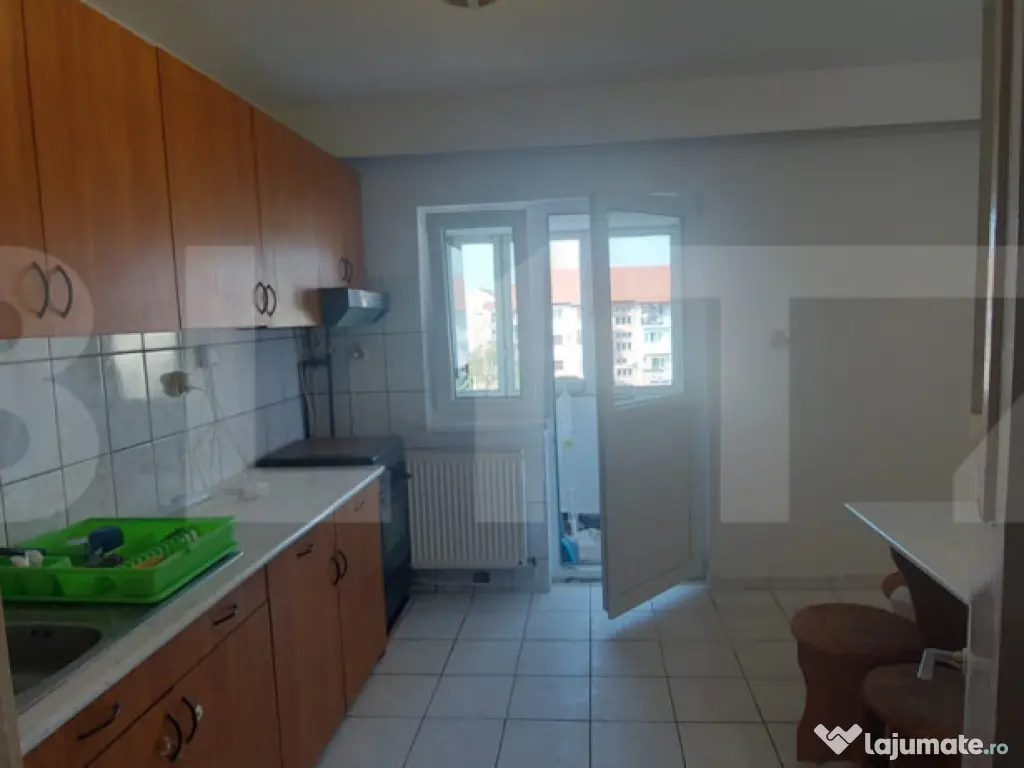 Apartament 2 camere cu 2 balcoane, priveliște superbă spre 