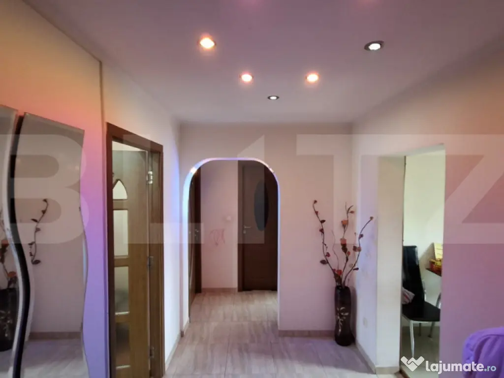 Apartament 3 camere decomandat, etaj 4, balcon, izolat – M 