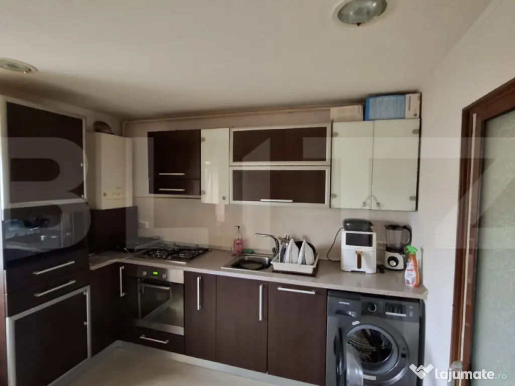 Apartament 3 camere decomandat, etaj 4, balcon, izolat – M 