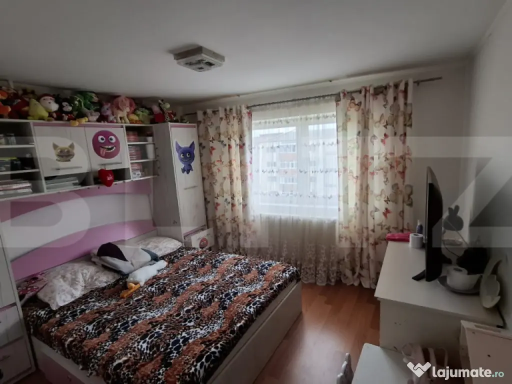 Apartament 3 camere decomandat, etaj 4, balcon, izolat – M 