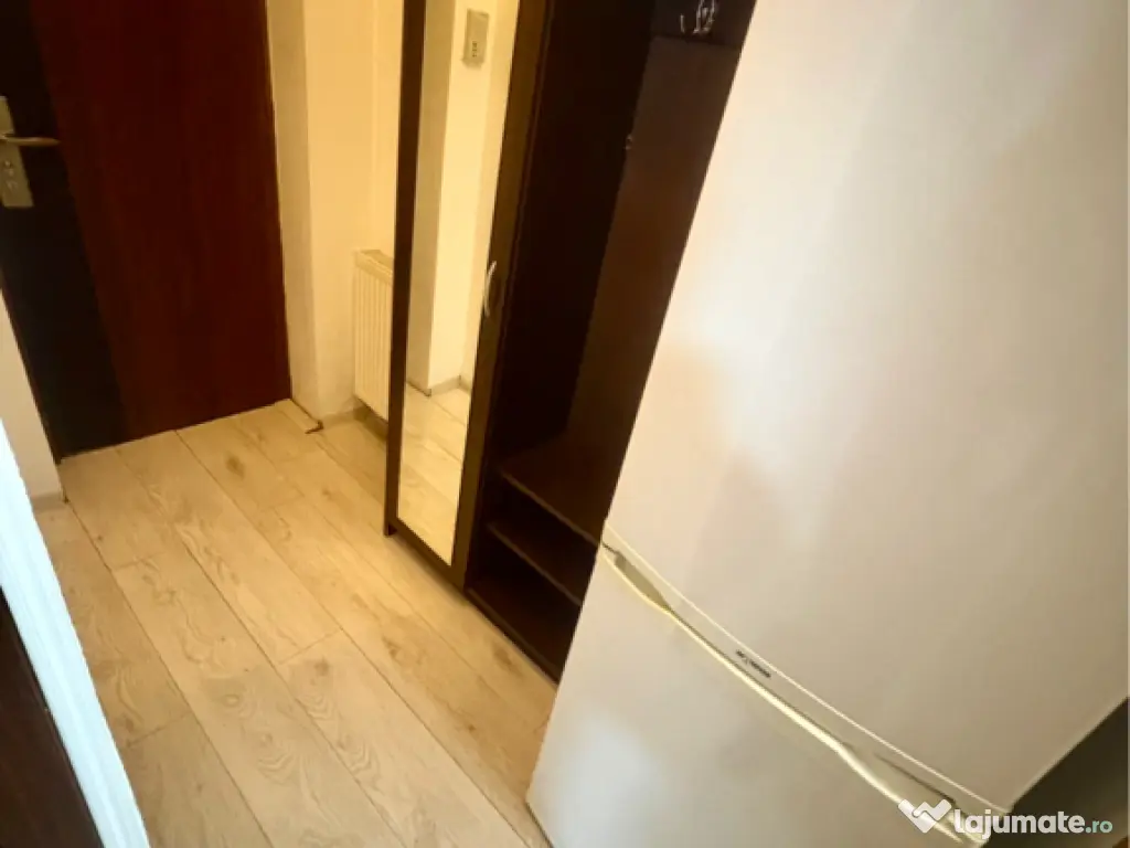 Garsonieră de închiriat cu loc de parcare inclus 