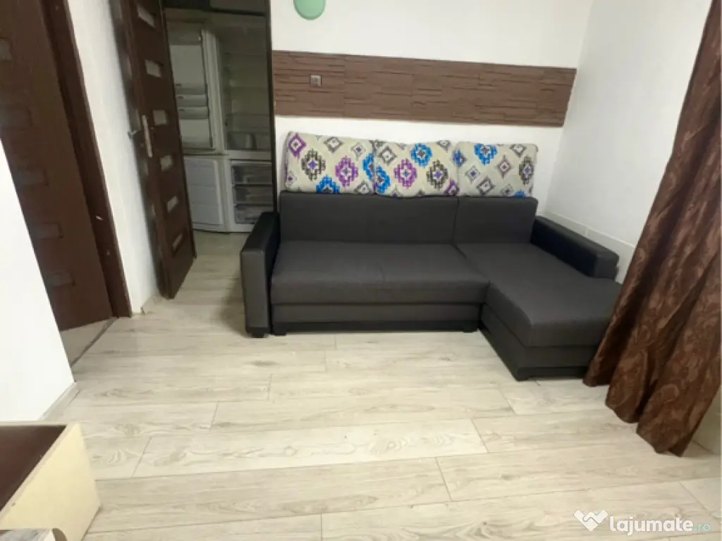 Garsonieră de închiriat cu loc de parcare inclus 