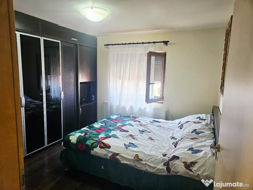 Apartament 2 camere, decomandat, living open space. 