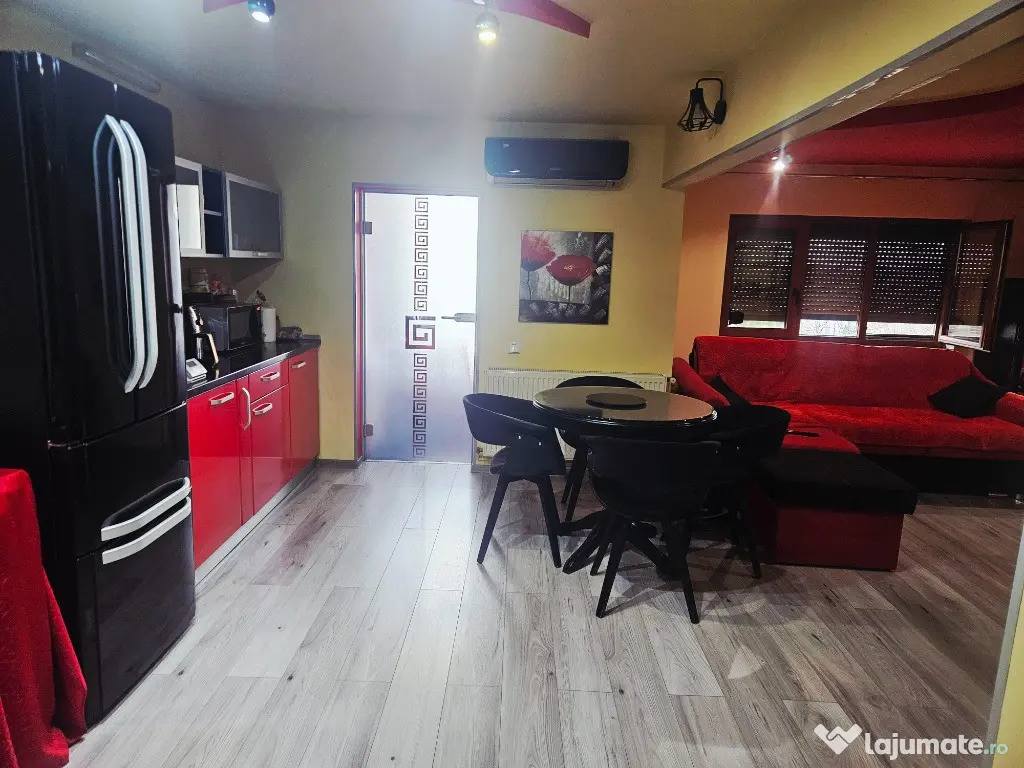 Apartament 2 camere, decomandat, living open space. 