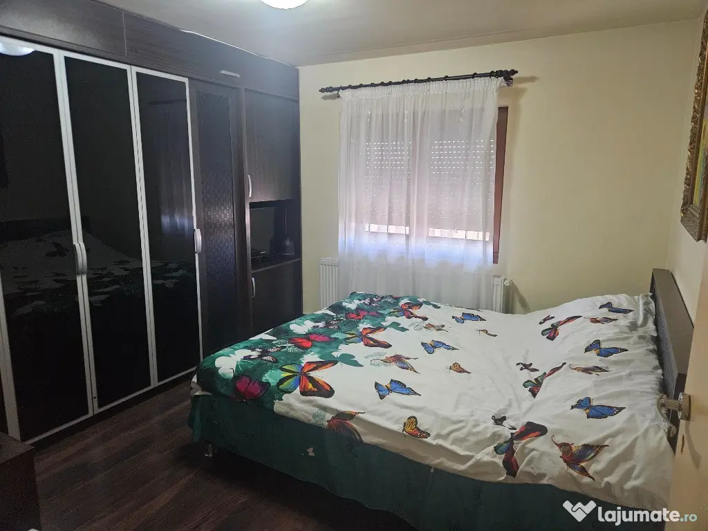 Apartament 2 camere, decomandat, living open space. 