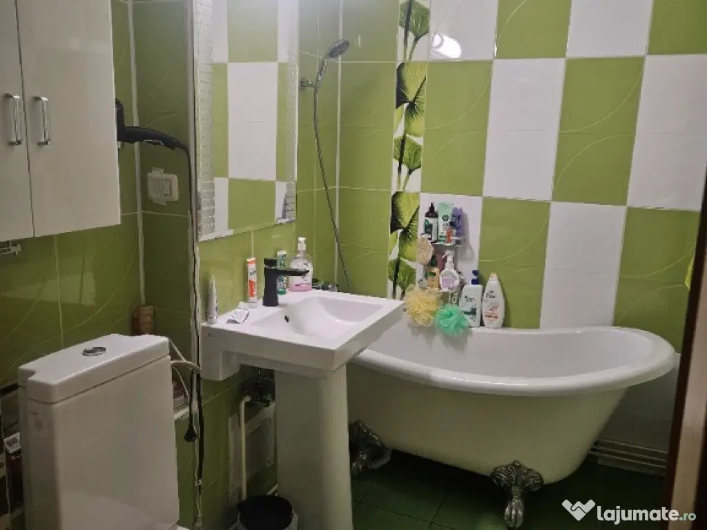 Apartament 2 camere, decomandat, living open space. 