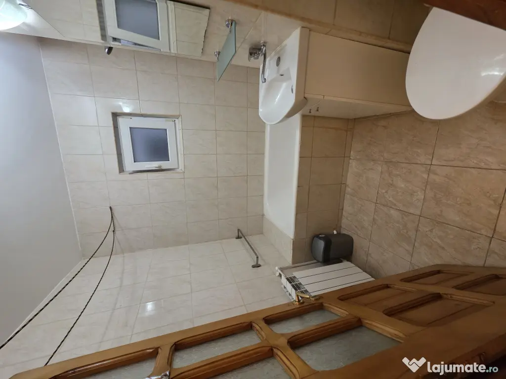 Inchiriez apartament 3 camere Galati 