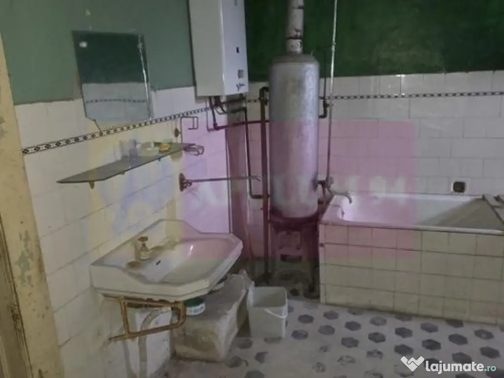 Apartament 6 camere in casa, Campina zona centrala