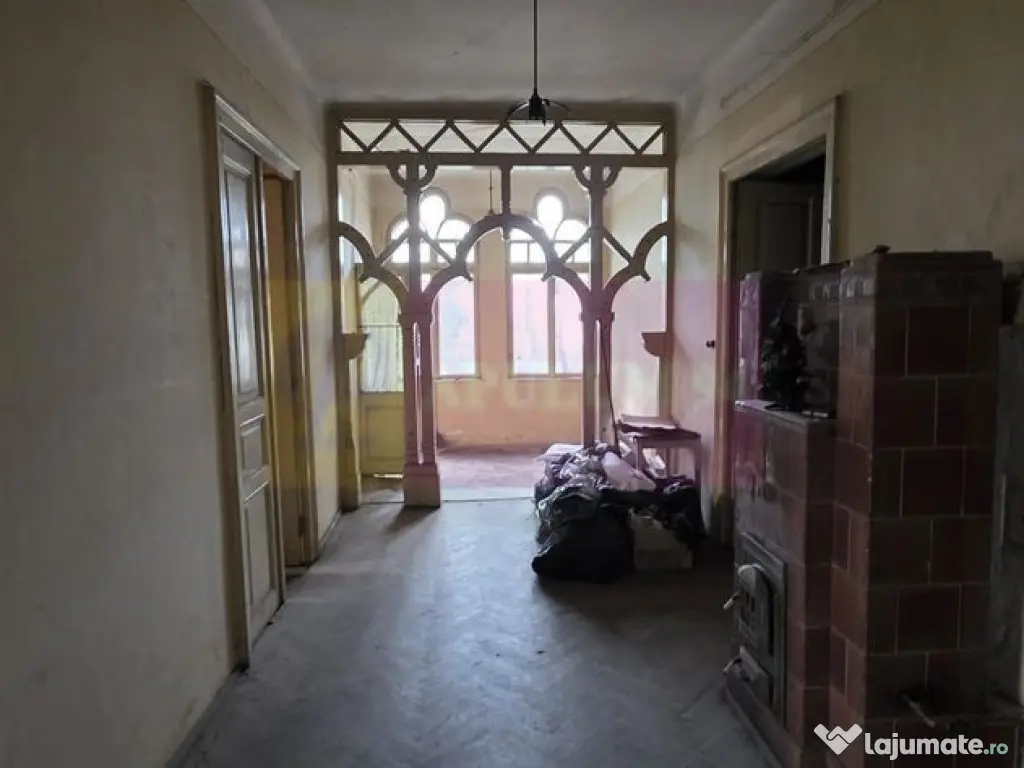 Apartament 6 camere in casa, Campina zona centrala