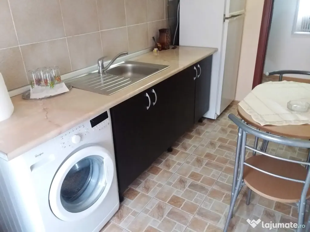 Garsonieră decomandată complet mobilată și utilată, etajul 1 