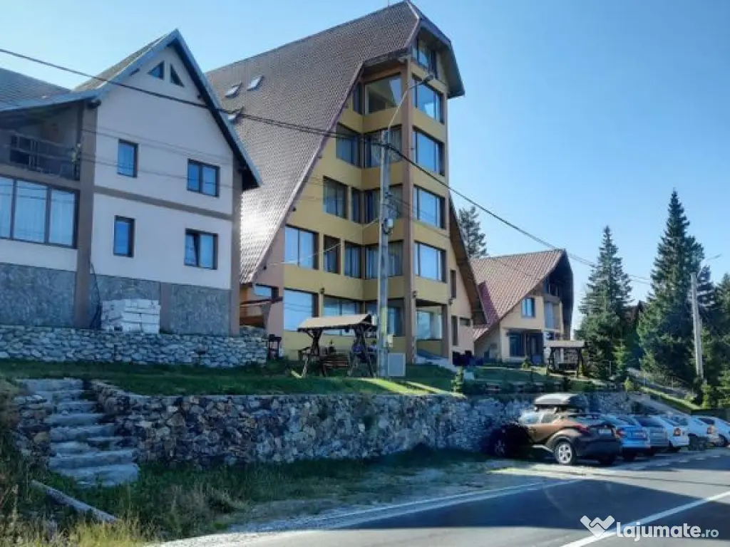 Ranca, Gorj: Pensiune: 24 camere, 30 locuri de parcare.