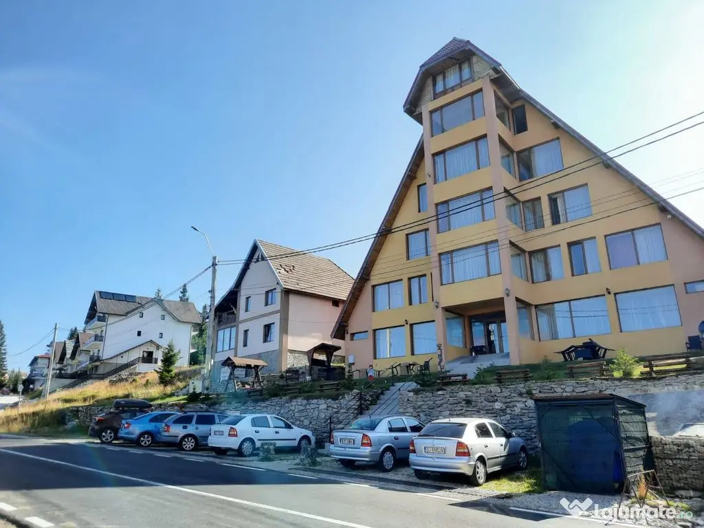 Ranca, Gorj: Pensiune: 24 camere, 30 locuri de parcare.