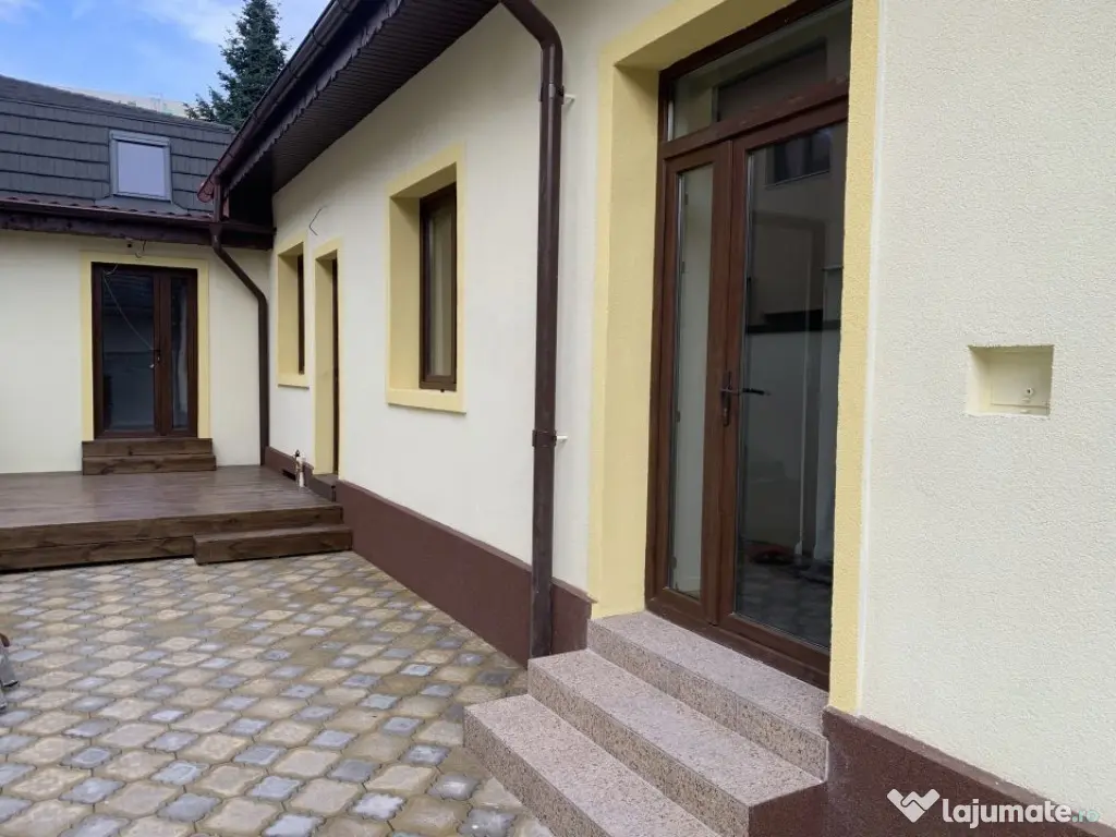 Vatra Luminoasa, Casa 5 camere.