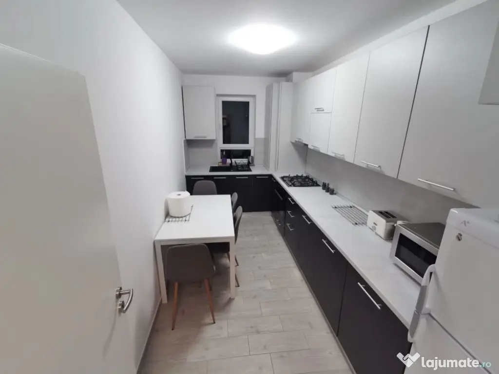 Inchiriere apartament cu 2 camere decomandat Central