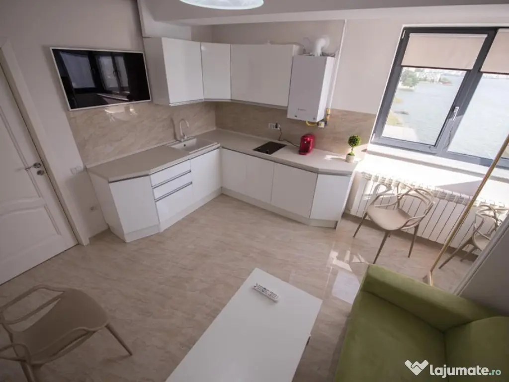 APARTAMENT 3 CAMERE MAMAIA CU VEDERE LA LAC 