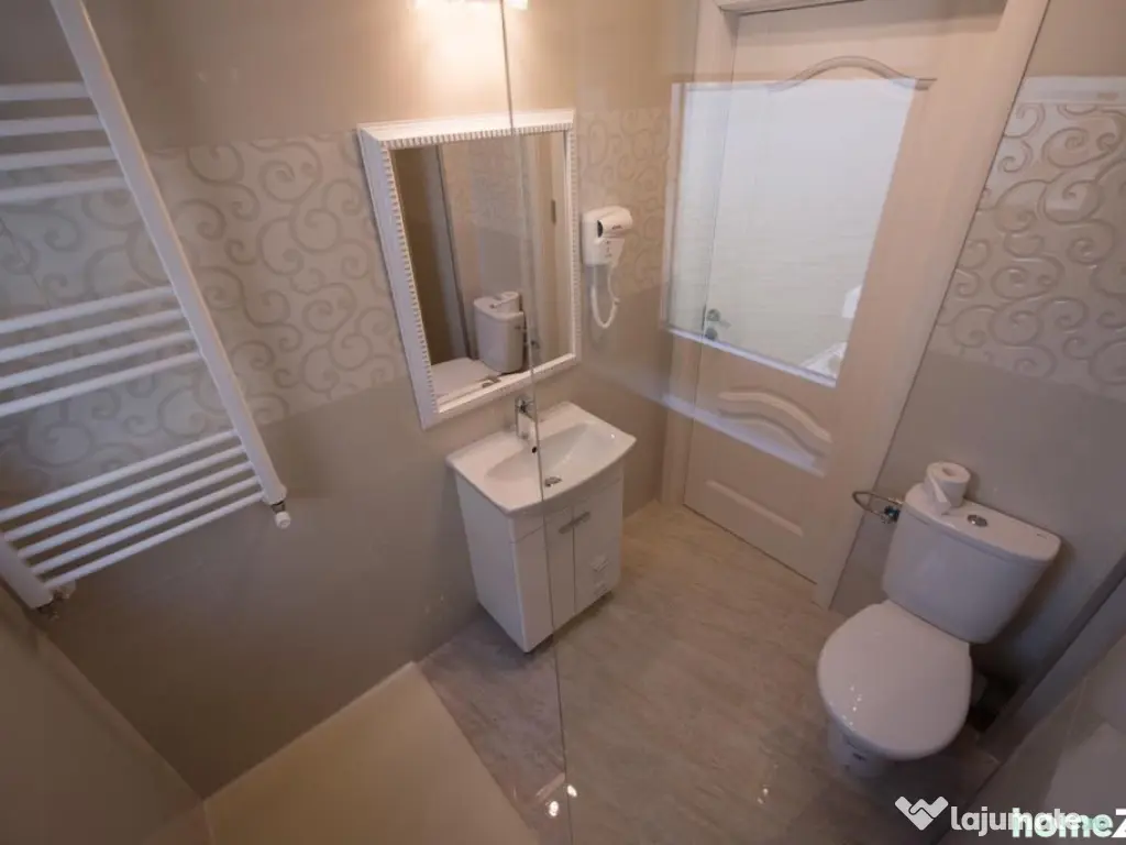 APARTAMENT 3 CAMERE MAMAIA CU VEDERE LA LAC 