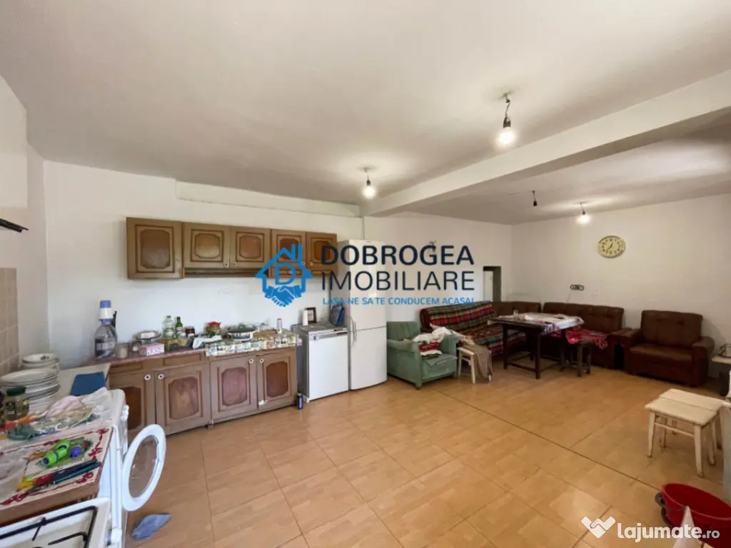 Sat Parches, 2 case individuale, teren 4860 mp 