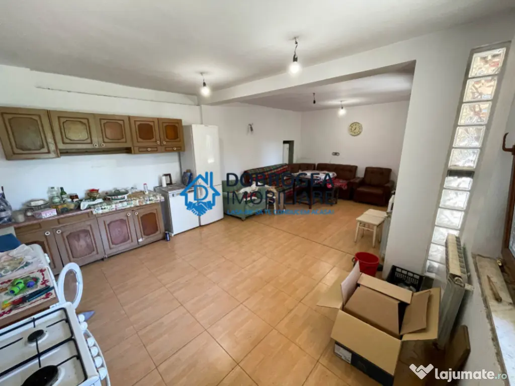 Sat Parches, 2 case individuale, teren 4860 mp 