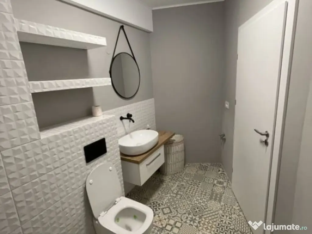 Inchiriez apartament 32 mp