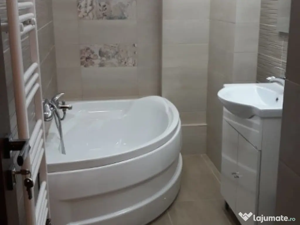 Apartament cu 3 camere de inchiriat 