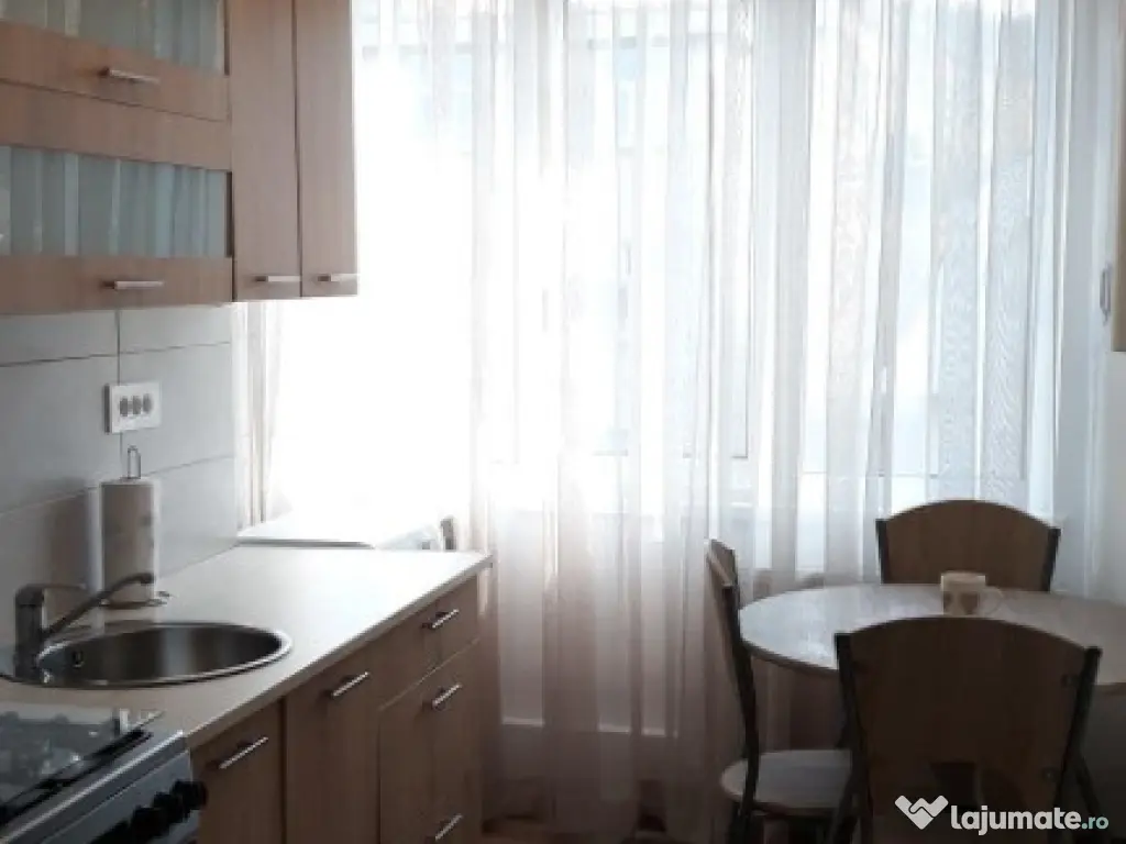 Apartament cu 3 camere de inchiriat 