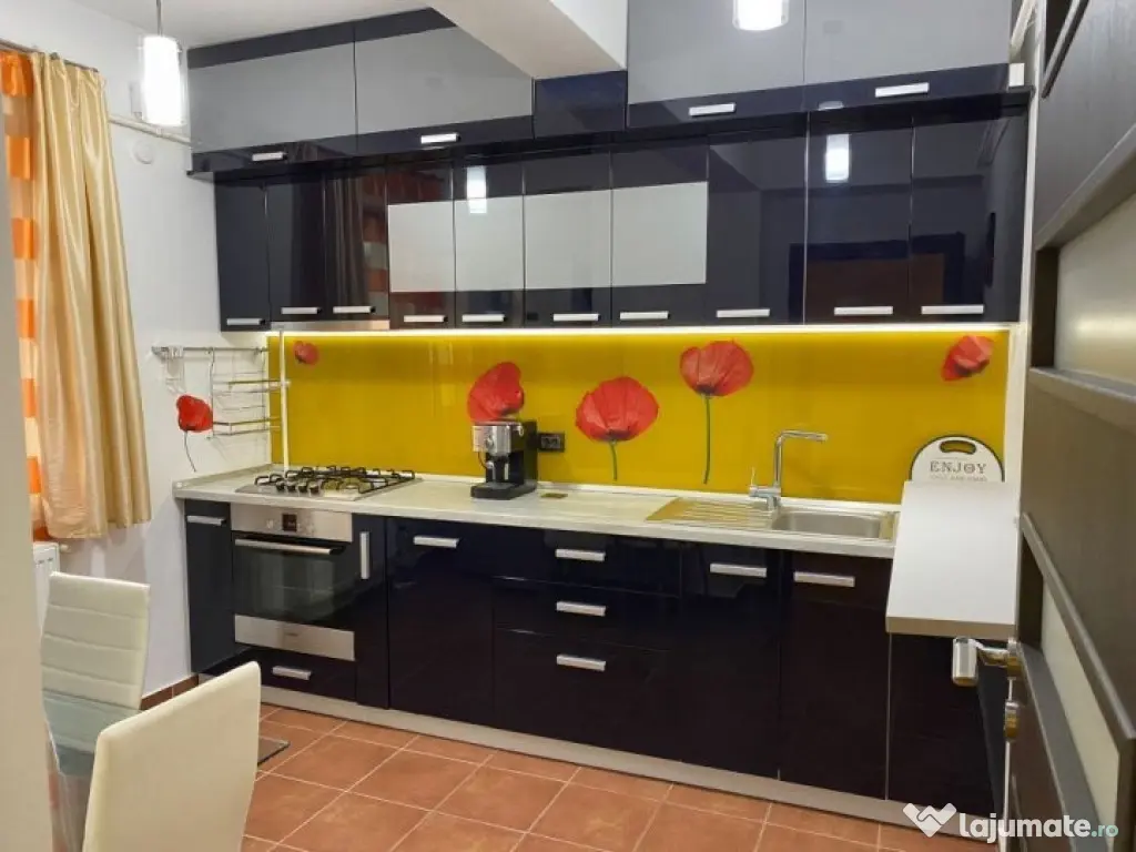 Apartament 3 camere bloc nou, lux, 2 locuri parcare subterană si boxa