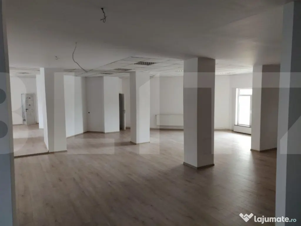 Spatiu in zona centrala, compartimentat, finisat nou