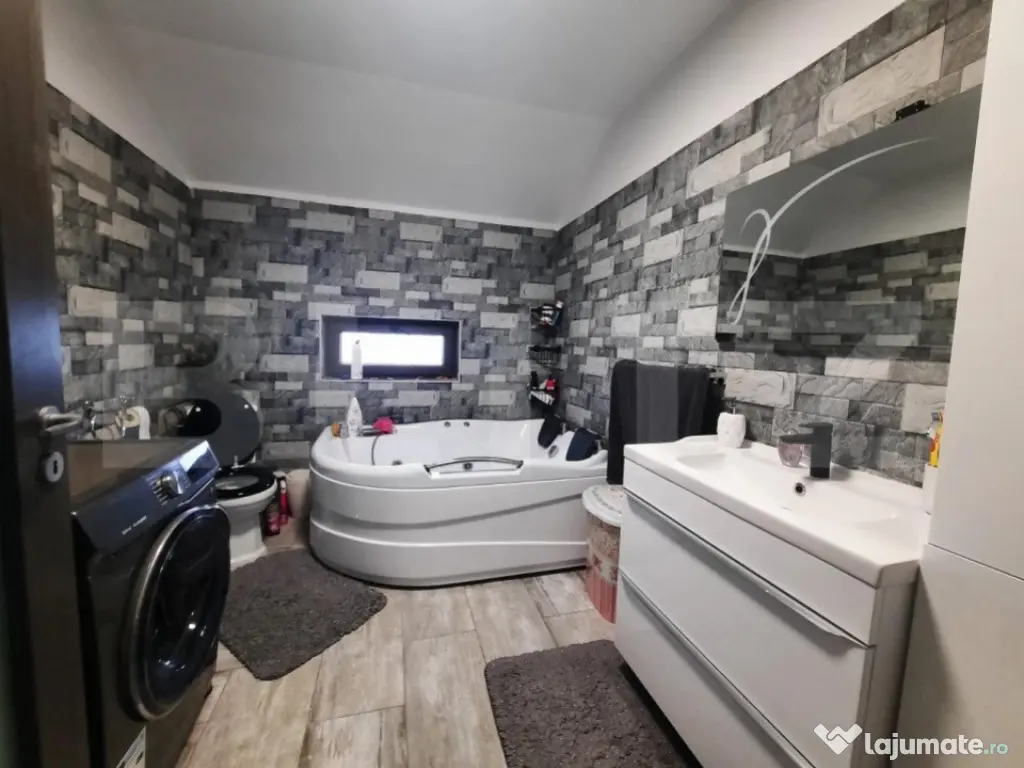 Casa 6 camere centru Miroslava, 240 mp utili, 600 mp de tere