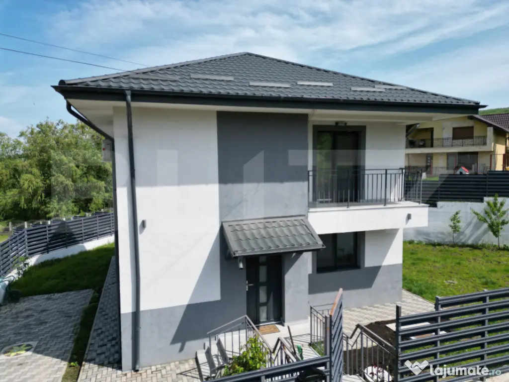 Casa , 4 camere, 100 mp utili, 390 mp teren, zona Bucium