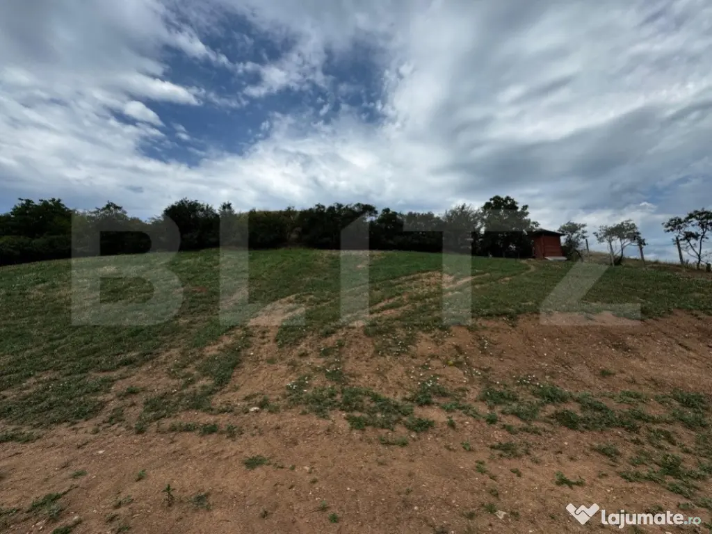 Teren intravilan 2022mp, zona Sard