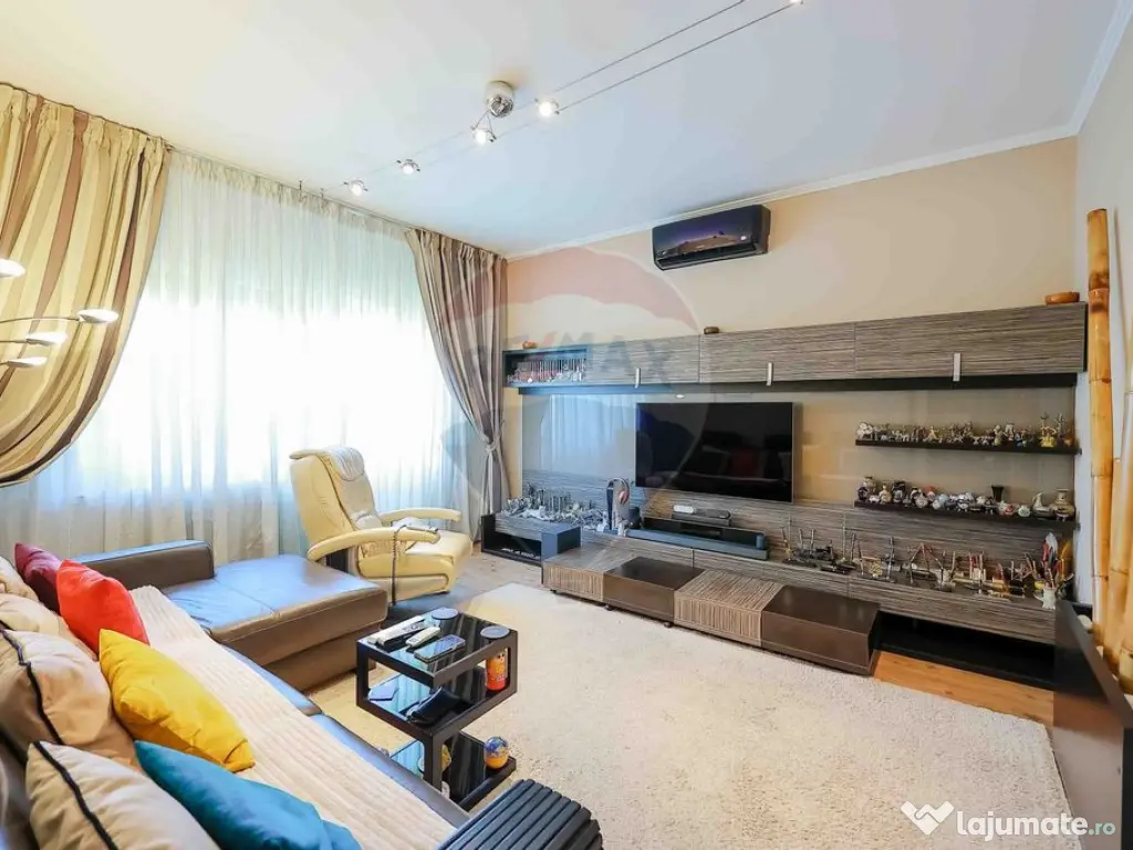 Apartament cu 4 camere și garaj de vânzare în zona Uni... 