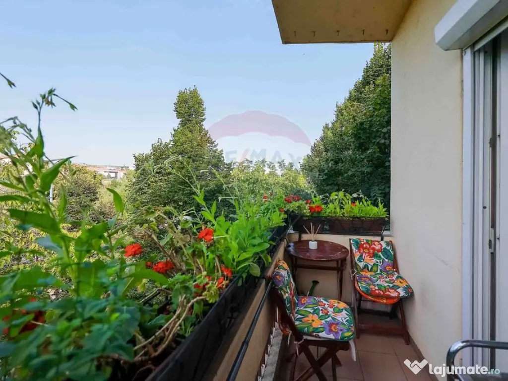 Apartament cu 4 camere și garaj de vânzare în zona Uni... 